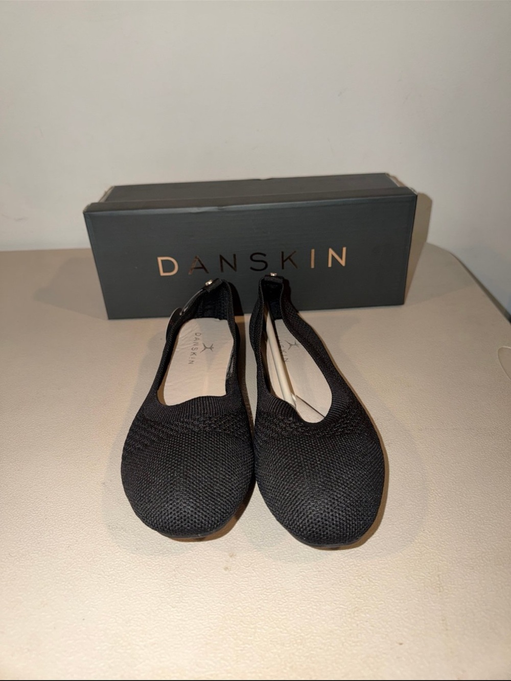 Danskin Womens Flats. Shoe size 7 (NWTS)